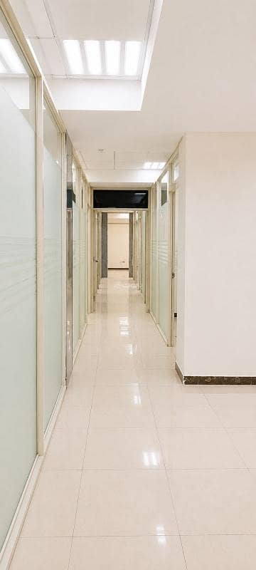مكتب للإيجار في الرويس، جدة بمساحة 2500 م²