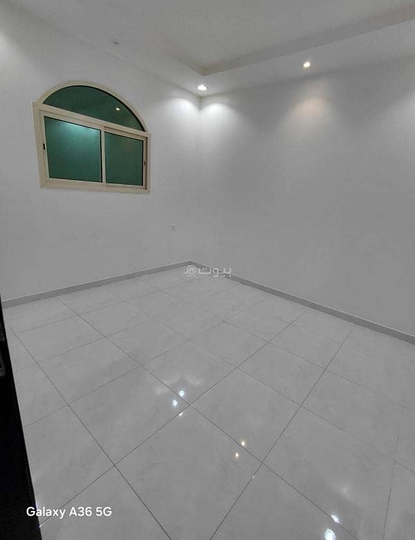 شقة للإيجار بـ4 غرف في Al Qirawan، الرياض مساحة 120 م²