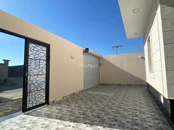 فيلا للبيع في القرينية، جدة مع 5 غرف بمساحة 300 م²