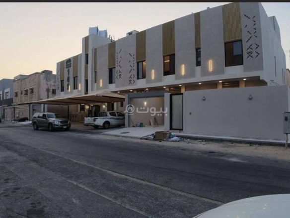شقة للبيع بـ5 غرف في Al Itsalat Subdivision، الدمام مساحة 900 م²